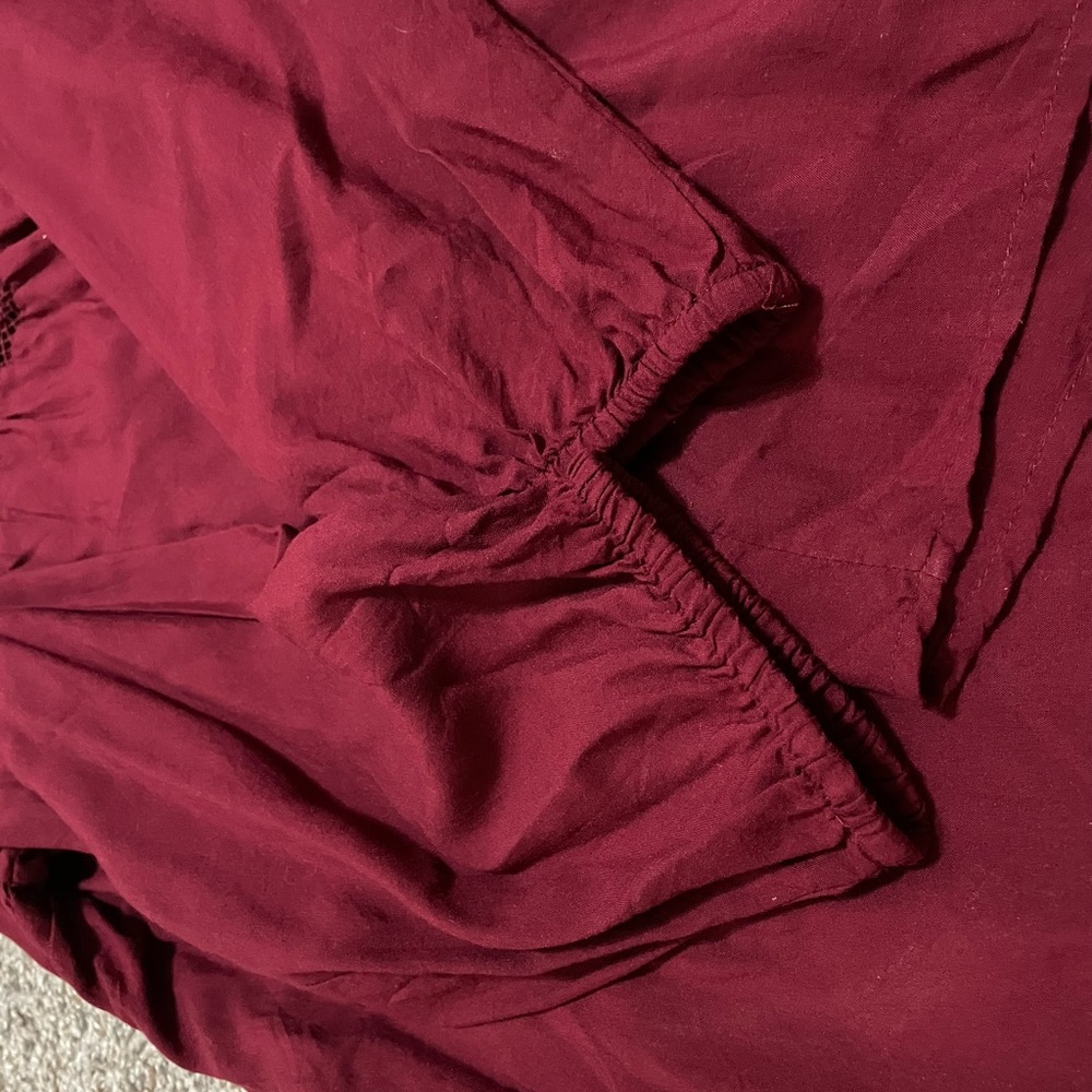 Old Navy Maroon Blouse with Textured Design size L - Picture 3 of 7